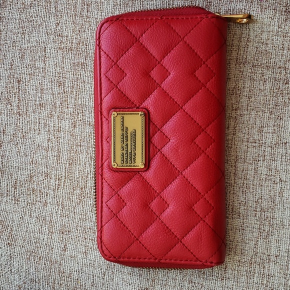 Marc by Marc Jacobs quilted zip wallet - Picture 1 of 13